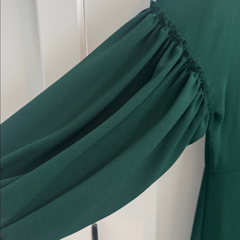 Elegant Emerald Green Jumpsuit w/ Voluminous Sleeves - Picture 3 of 5